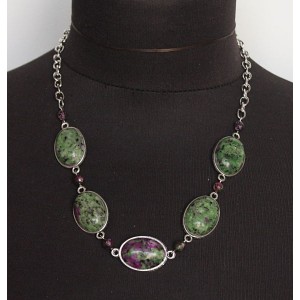 Колье из цоизита (иск.), овалы 25х18мм, 5 камней, на цепочке