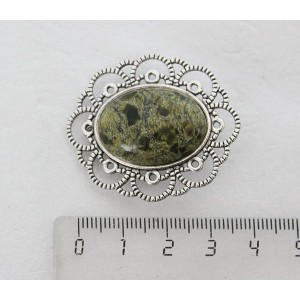 Брошь из змеевика "ромашка", овал 25х18мм