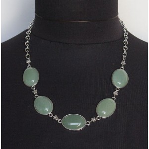 Колье из авантюрина зеленого, овалы 25х18мм, 5 камней, на цепочке