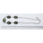 Колье из змеевика, овалы 25х18мм, 5 камней, на цепочке