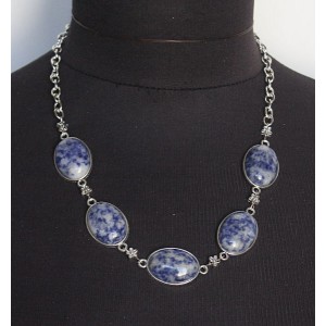 Колье из лазурита (бело-синий), овалы 25х18мм, 5 камней, на цепочке
