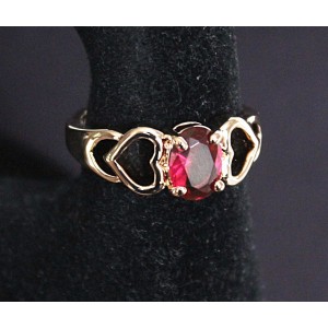 Кольцо с корундом красным (рубин синт.) "сердечки"