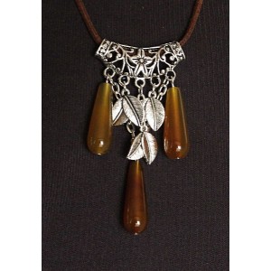 Колье-кулон из агата желто-коричневого (тонировка), 3 капли 30х10мм+листики