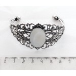 Браслет из перламутра (белый), овал 25х18мм, жесткая основа цвет ант.серебро