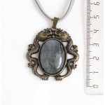 Кулон из лабрадорита, овал 25х18мм, оправа цвет бронза "2 дракона"