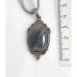 Кулон из лабрадорита, овал 25х18мм, оправа "медальон"