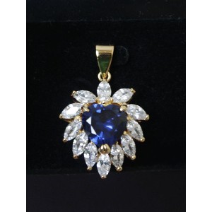 Кулон из шпинели "сердце в стразах"