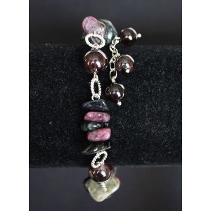 Браслет из турмалина (крупная плоская галтовка) и граната (шарик 7 и 9мм), на колечках