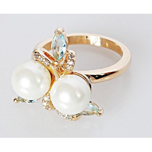 Кольцо с жемчугом белым и голубым фианитом "жемчужный букет"