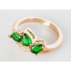 Кольцо с цирконом зеленым "Трехлистник"