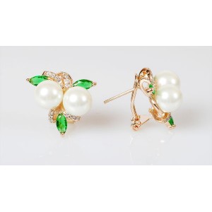 Серьги из жемчуга белого и фианита зеленого "жемчужный букет"