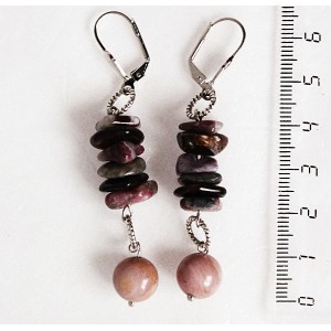 Серьги из турмалина (крупная плоская галтовка) и родонита (шарик 10мм), на колечках