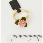 Кольцо с кораллом (розовый) и нефритом "1 резная роза 3 листа"