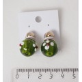 Серьги-пусеты двусторонние, шарик 8мм и 15мм расписной, цв.зеленый, полупрозрачные