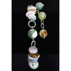 Браслет из морганита (крупная плоская галтовка) и оникса (шарик 8 и 10 мм), на колечках