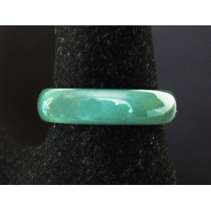 Кольцо из агата зеленого узкое