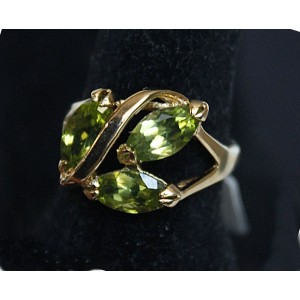 Кольцо с хризолитом (светлый) "большой рис"