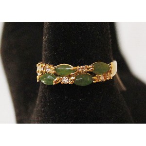 Кольцо с нефритом "дорожка"