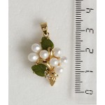 Кулон из жемчуга белого и нефрита "7 жемчужин букет"