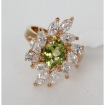  Кольцо с хризолитом (светлый) + стразы