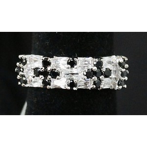 Кольцо с цирконом черным "крестики" (родиум) Кольцо с цирконом черным "крестики" (родиум)