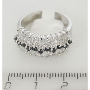 Кольцо с цирконом черным "ручеек" (родиум)