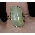 Кольцо с ониксом зеленым "лепесток"