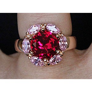 Кольцо с корундом красным (рубин синтетический) "с лепестками"