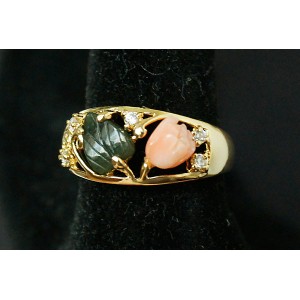 Кольцо с кораллом (розовый) и нефритом "1 тюльпан"