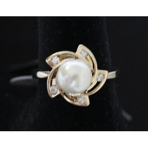 Кольцо с жемчугом белым "солнышко" 