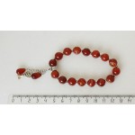 Браслет из сердолика, из бусин 10мм, гладкий, белая фурнитура, с подвеской, на резинке