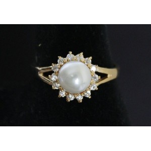 Кольцо с жемчугом белым "жемчужина в цирконах"