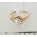 Кольцо с жемчугом белым "жемчужина в цирконах"