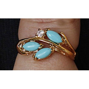 Кольцо с бирюзой (имитация) "3 рис + циркон", цвет светло-голубой