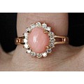 Кольцо с кораллом (розовый) "овал в цирконах"