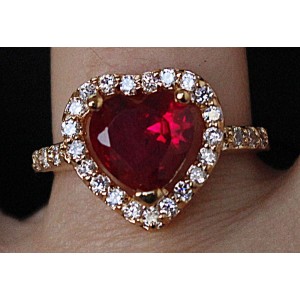 Кольцо с корундом красным (рубин синтетический), "большое сердце"