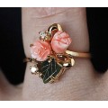 Кольцо с кораллом (розовый) и нефритом "1 роза 1 тюльпан"