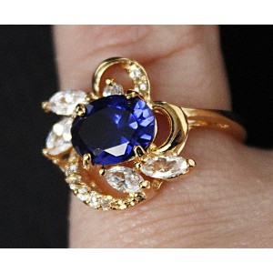 Кольцо со шпинелью "стразы и цирконы"